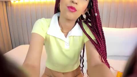 Snapshot of violett_rabbit_ chatting on 10/16/25, 08:43 Violett online show from 10/16/25, 08:43