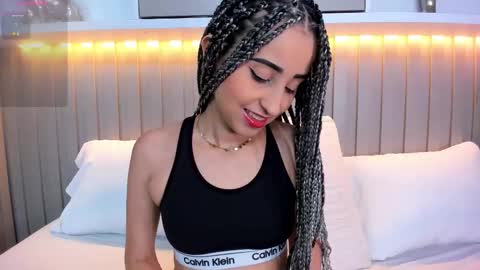 Snapshot of violett_rabbit_ chatting on 10/28/25, 08:22 Violett online show from 10/28/25, 08:22