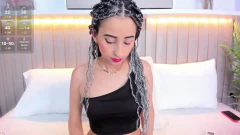 Snapshot of violett_rabbit_ chatting on 11/06/25, 08:32 Violett online show from 11/06/25, 08:32