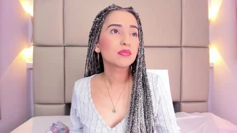 Snapshot of violett_rabbit_ chatting on 11/17/25, 12:11 Violett online show from 11/17/25, 12:11