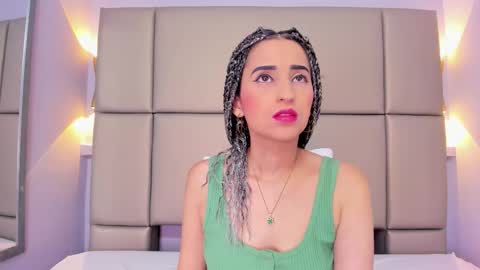 Snapshot of violett_rabbit_ chatting on 11/22/25, 12:15 Violett online show from 11/22/25, 12:15