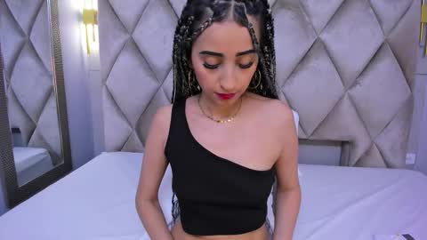 Snapshot of violett_rabbit_ chatting on 01/08/26, 08:11 Violett online show from 01/08/26, 08:11