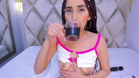 Snapshot of violett_rabbit_ chatting on 02/05/26, 08:35 Violett online show from 02/05/26, 08:35