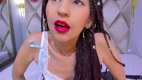 Snapshot of violett_rabbit_ chatting on 02/14/26, 08:27 Violett online show from 02/14/26, 08:27