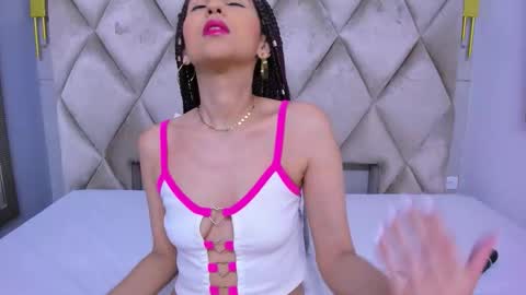 Snapshot of violett_rabbit_ chatting on 02/26/26, 08:19 Violett online show from 02/26/26, 08:19