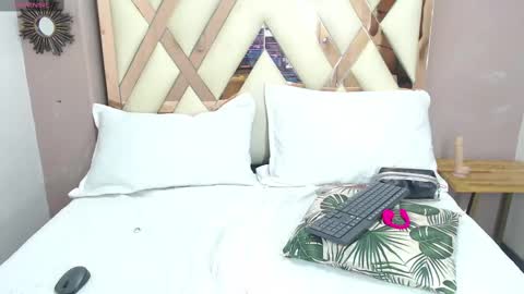 V I O L E T T E  online show from 10/09/25, 04:05