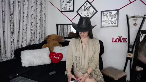 Snapshot of violetta_afrodita chatting on 10/14/25, 02:12 violetta_afrodita online show from 10/14/25, 02:12