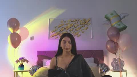 Snapshot of violetta_finch chatting on 06/16/26, 10:29 violetta_finch online show from 06/16/26, 10:29