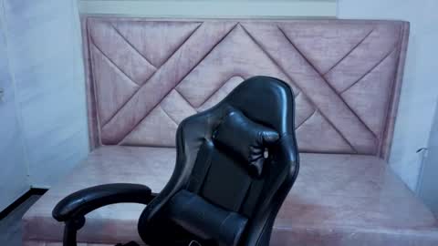 Violetta  online show from 04/17/26, 04:04