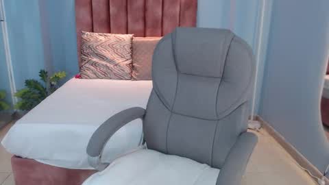 Violetta online show from 11/27/25, 04:36