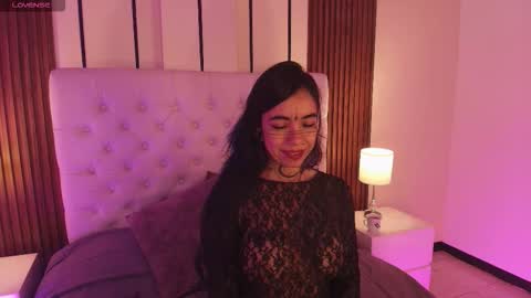 Snapshot of violettaalemida chatting on 01/15/26, 01:16 violettaalemida online show from 01/15/26, 01:16