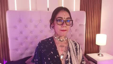 Snapshot of violettaalemida chatting on 01/19/26, 01:15 violettaalemida online show from 01/19/26, 01:15