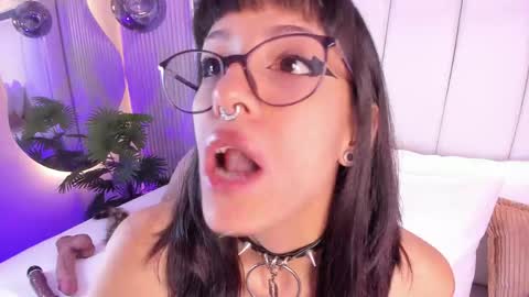 Snapshot of violettacolinss chatting on 05/21/26, 11:39 violettacolinss online show from 05/21/26, 11:39