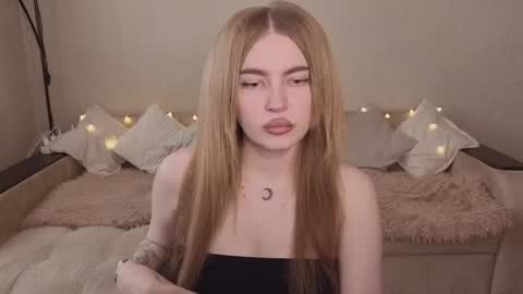 Snapshot of violettaotis chatting on 05/27/26, 12:46 ViolettaOtis online show from 05/27/26, 12:46