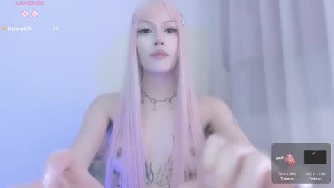 Snapshot of violettbones chatting on 11/27/25, 06:15 Violett online show from 11/27/25, 06:15