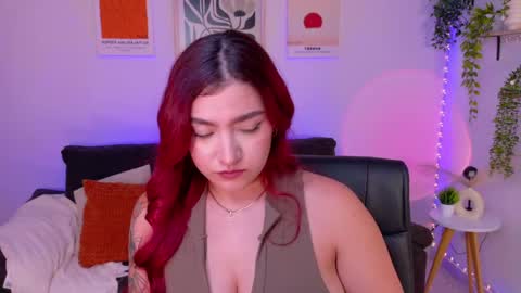 Snapshot of violettcastel chatting on 05/19/26, 08:48 Violett Castel online show from 05/19/26, 08:48