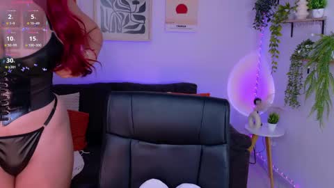 Snapshot of violettcastel chatting on 06/05/26, 08:25 Violett Castel online show from 06/05/26, 08:25