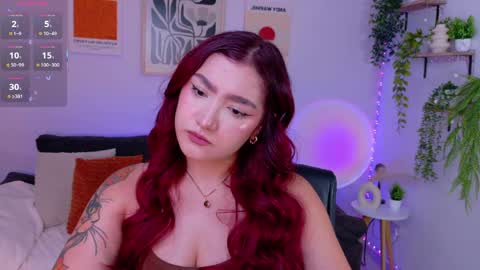 Snapshot of violettcastel chatting on 06/07/26, 06:11 Violett Castel online show from 06/07/26, 06:11