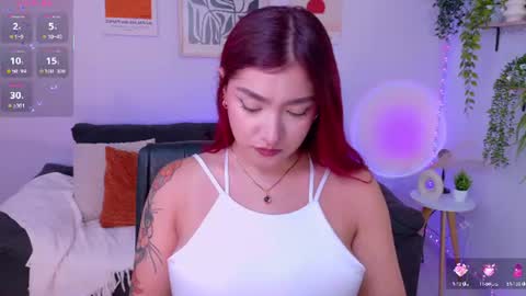 Snapshot of violettcastel chatting on 06/08/26, 06:30 Violett Castel online show from 06/08/26, 06:30