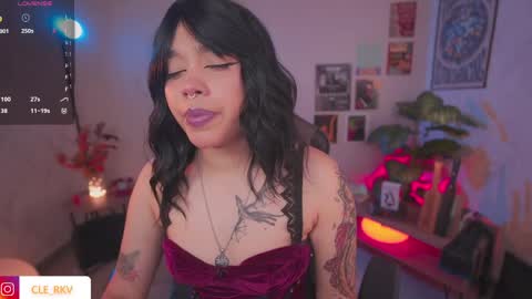 JULIE UWU online show from 04/05/26, 09:23