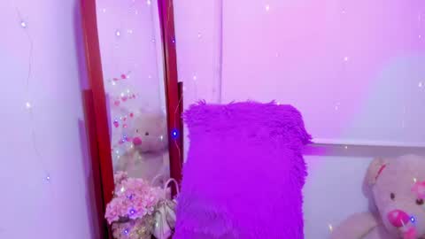 violette_laurent online show from 04/21/26, 02:04
