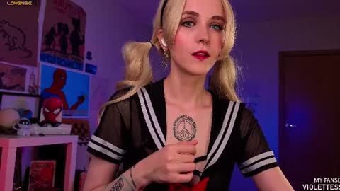 Snapshot of violettesss chatting on 06/19/26, 04:22 Vi Best on my Fansly online show from 06/19/26, 04:22