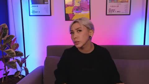 Violet online show from 04/10/26, 12:49