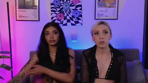 Snapshot of violettgrey_ chatting on 06/20/26, 01:52 Violet online show from 06/20/26, 01:52