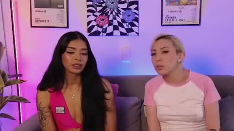 Snapshot of violettgrey_ chatting on 06/23/26, 12:19 Violet online show from 06/23/26, 12:19
