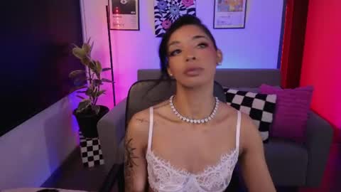 Snapshot of violettgrey_ chatting on 07/07/26, 02:25 Violet online show from 07/07/26, 02:25