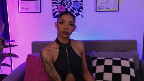 Snapshot of violettgrey_ chatting on 07/09/26, 10:25 Violet online show from 07/09/26, 10:25