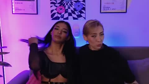 Snapshot of violettgrey_ chatting on 07/11/26, 01:30 Violet online show from 07/11/26, 01:30