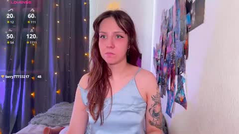 Snapshot of violettmo0n chatting on 07/11/26, 05:21 Next stream 1522026 400 GMT 3 online show from 07/11/26, 05:21