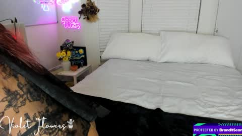 Violet Flowers online show from 06/02/26, 03:30
