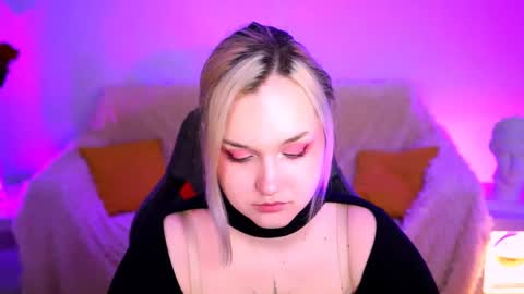 Snapshot of violettwoods chatting on 05/26/26, 08:10 Violett online show from 05/26/26, 08:10