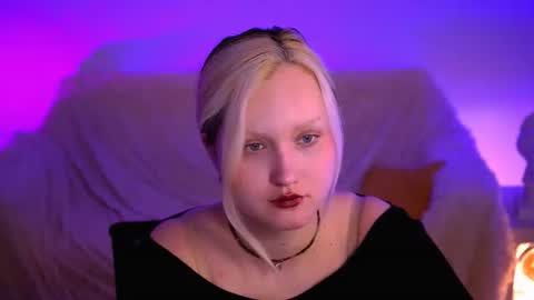 Snapshot of violettwoods chatting on 06/18/26, 09:25 Violett online show from 06/18/26, 09:25