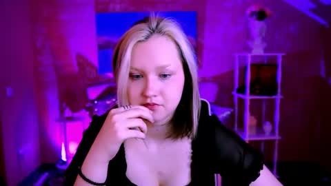 Snapshot of violettwoods chatting on 06/28/26, 08:09 Violett online show from 06/28/26, 08:09