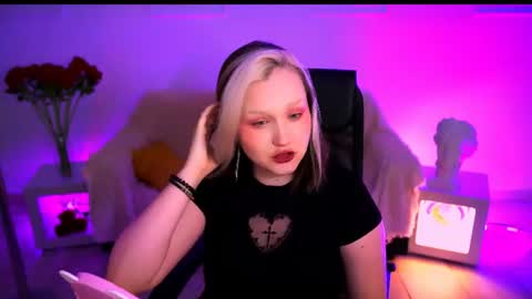 Snapshot of violettwoods chatting on 06/30/26, 06:25 Violett online show from 06/30/26, 06:25