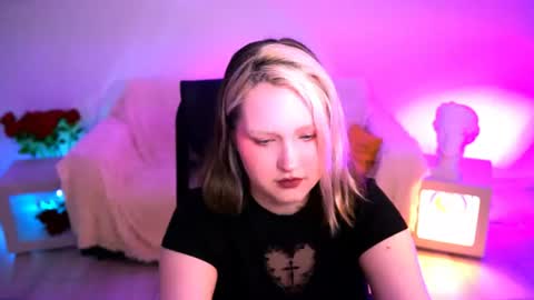 Snapshot of violettwoods chatting on 07/09/26, 08:18 Violett online show from 07/09/26, 08:18