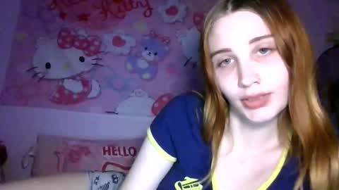 Snapshot of violetxblossoms chatting on 12/22/25, 03:25 violetxblossoms online show from 12/22/25, 03:25