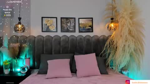 VIOLLET online show from 10/01/25, 09:43