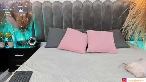 VIOLLET online show from 10/12/25, 12:26