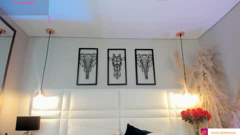 VIOLLET online show from 10/17/25, 08:22