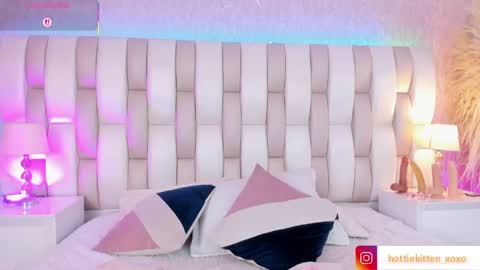 VIOLLET online show from 02/28/26, 07:37