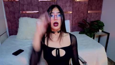 viollettebylyly online show from 10/10/25, 12:15