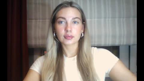 Snapshot of viraya chatting on 07/19/26, 05:16 emma online show from 07/19/26, 05:16
