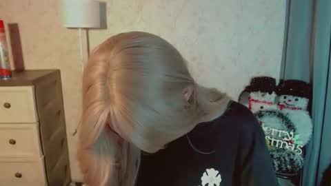 Pearl online show from 12/18/25, 05:57