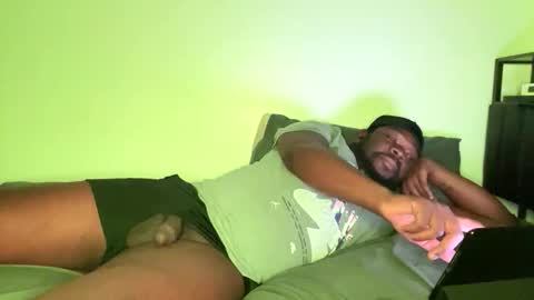 Snapshot of virgoincredible25 chatting on 12/04/25, 11:02 Elle Hood online show from 12/04/25, 11:02