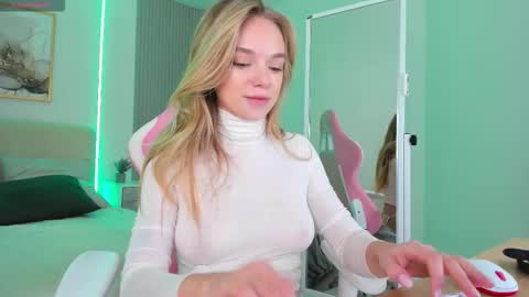 Chloe online show from 11/23/25, 03:28