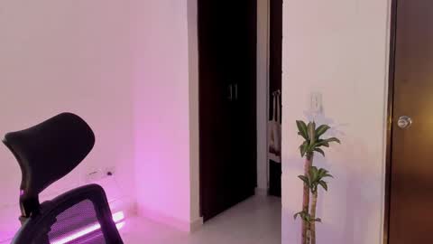 Lu online show from 01/29/25, 01:27